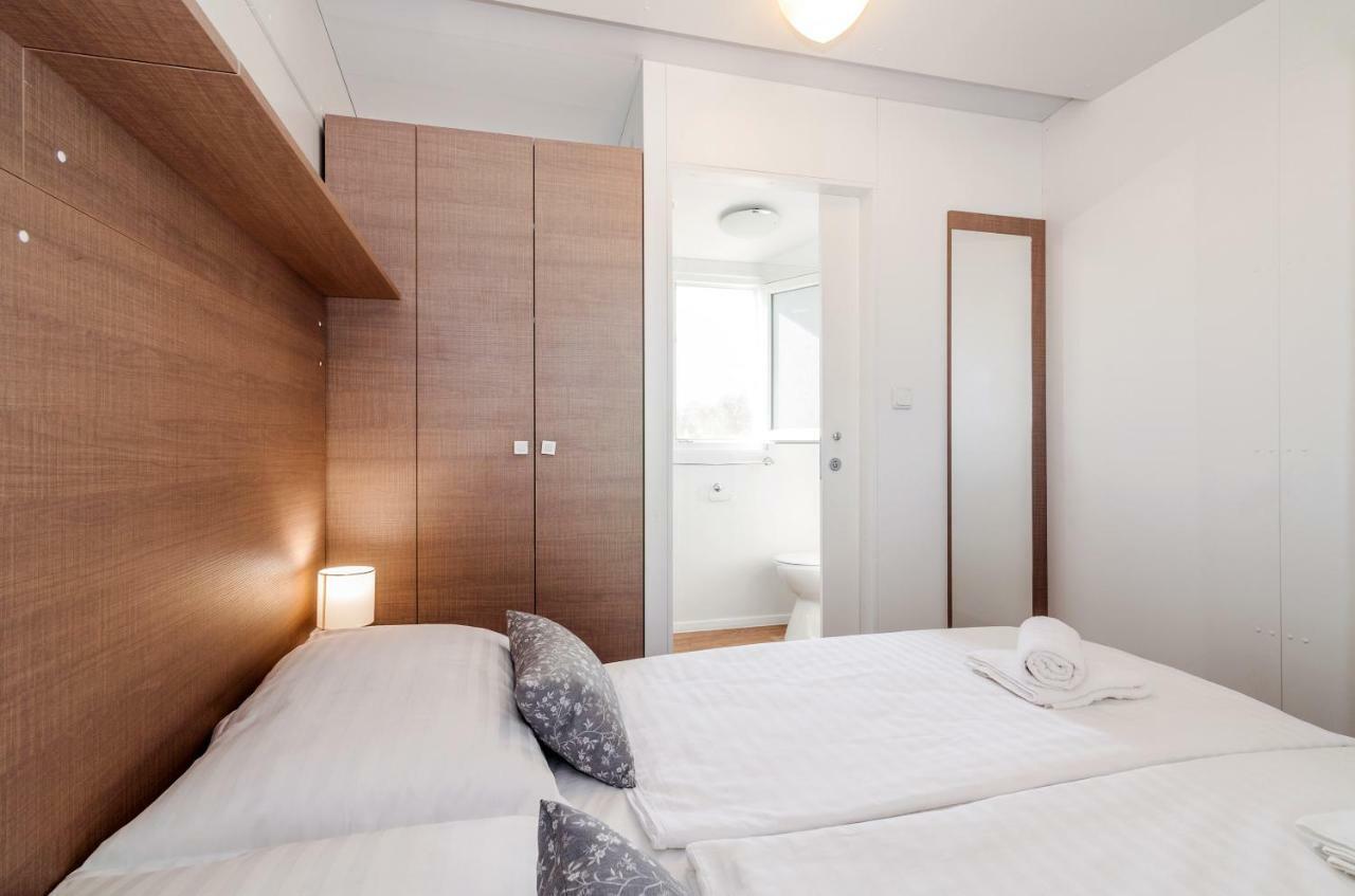 Hotel Camp San Antonio Biograd Na Moru Esterno foto